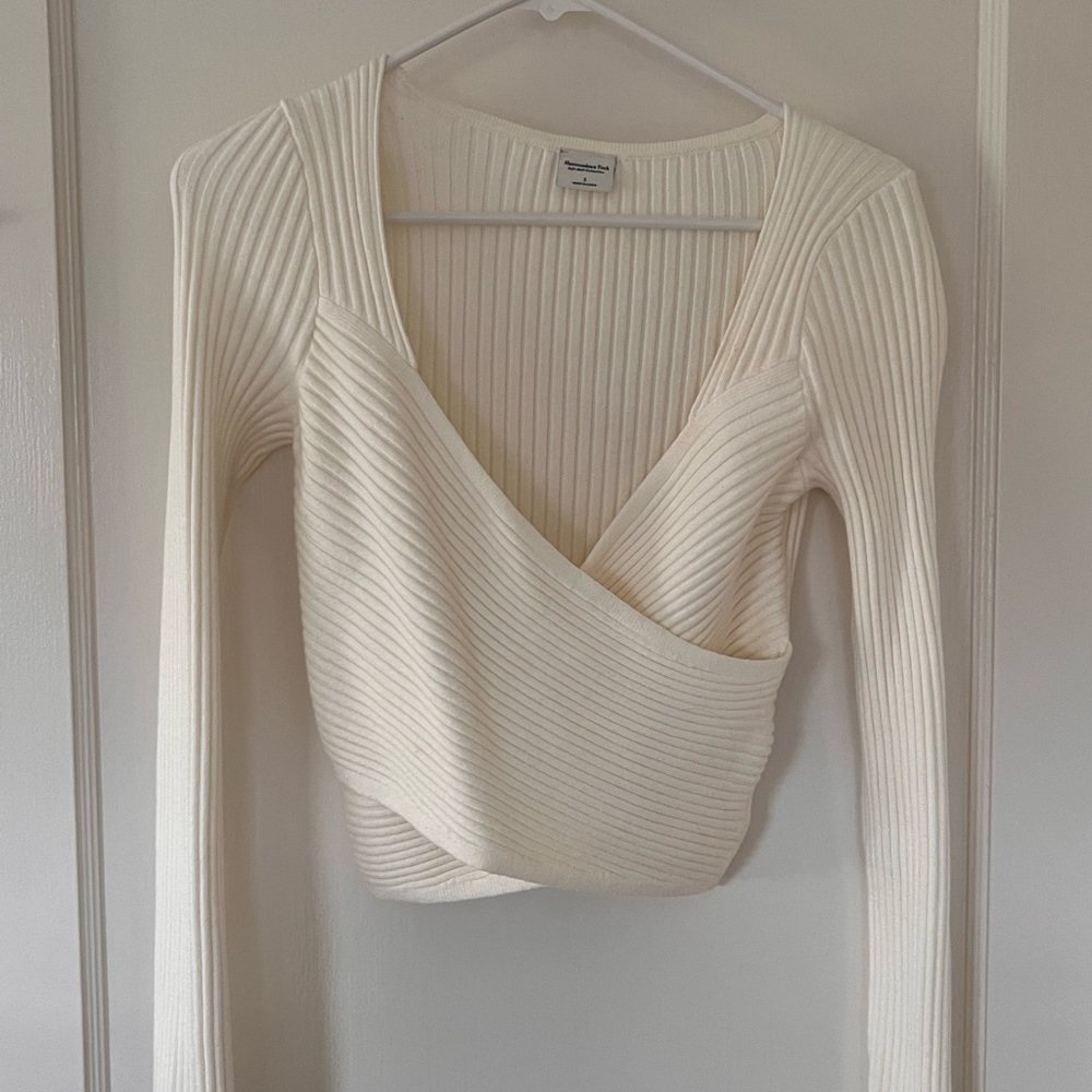 Abercrombie & Fitch cream sweater top